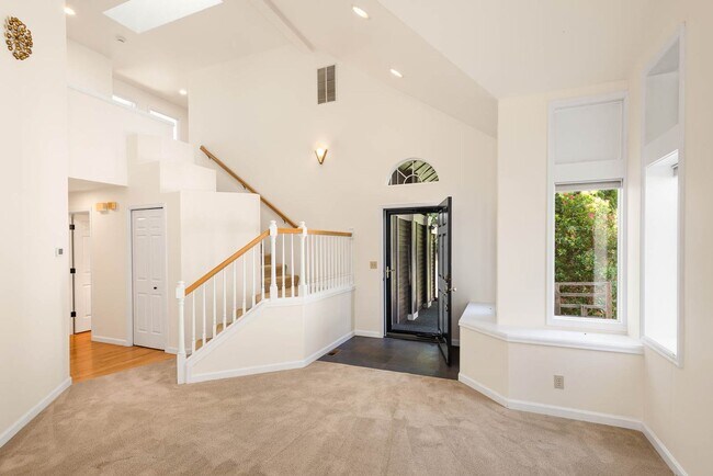 Foto del edificio - Updated Issaquah Home in Klahanie Neighborhood