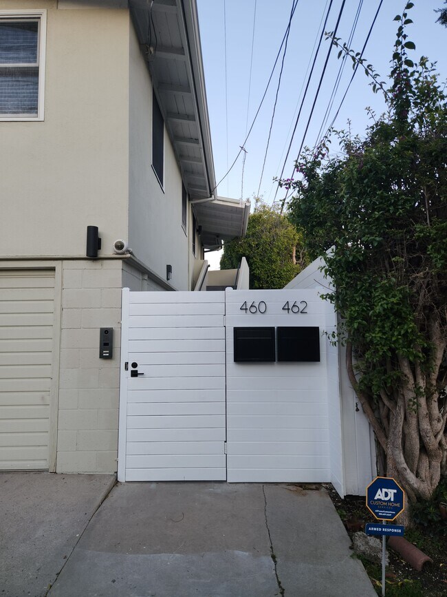 Entry - 462 N Almont Dr