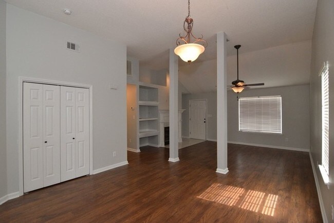 Foto del edificio - 146 Hammond Pl Cir