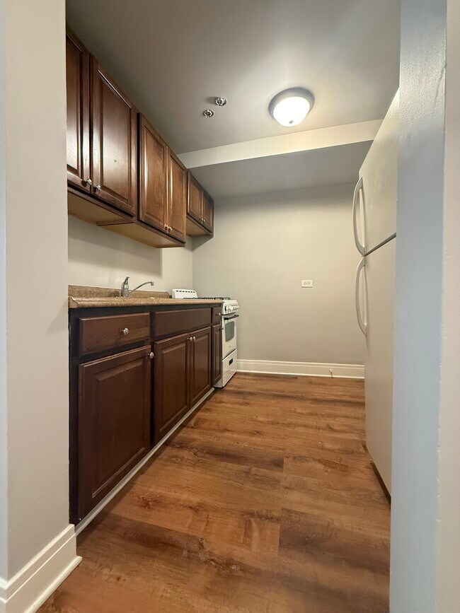 Foto del edificio - 5742 N Winthrop Ave