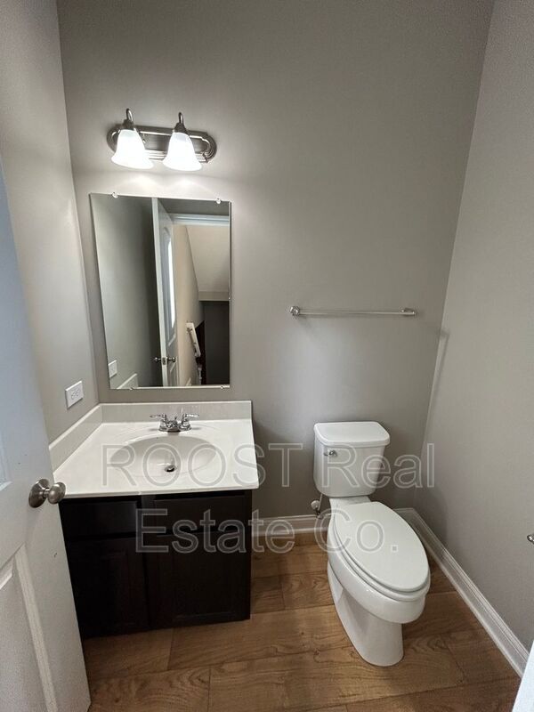Foto del edificio - 592 Eagle Walk Road
