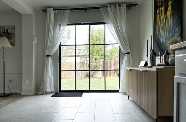 Foto del edificio - 5624 Victory Gallop Dr