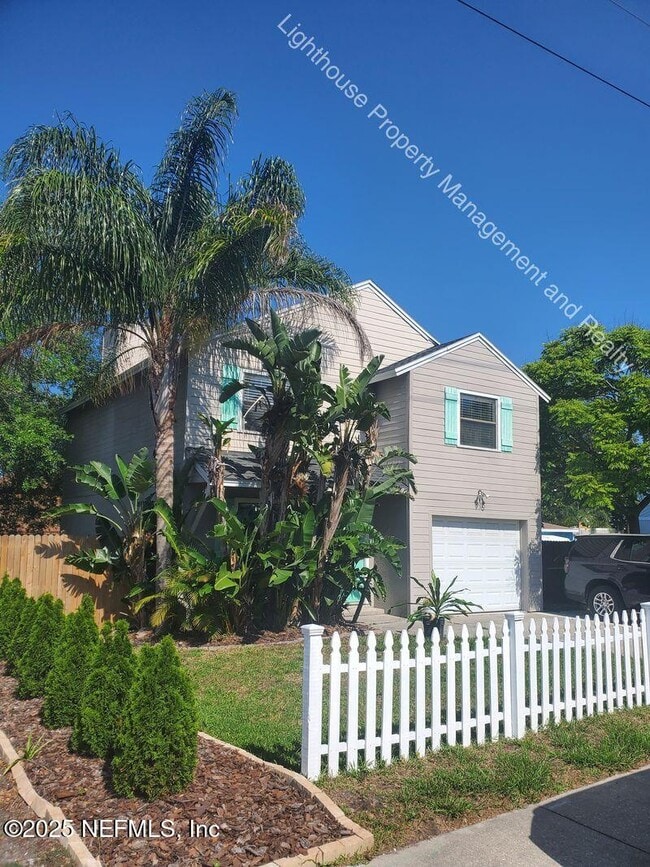 Building Photo - 916 Penman Rd