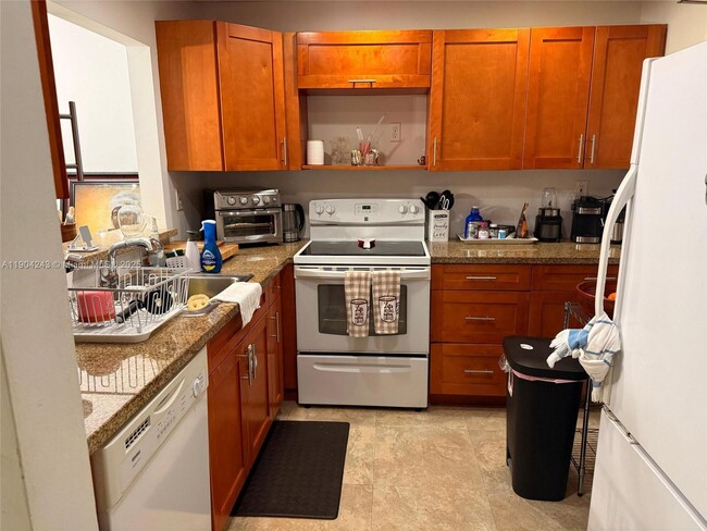 Foto del edificio - 12035 NE 2nd Ave