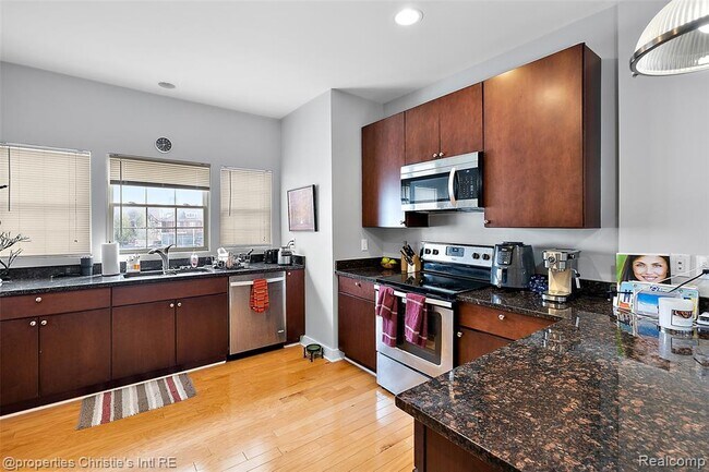 Foto del edificio - 248 Mack Ave