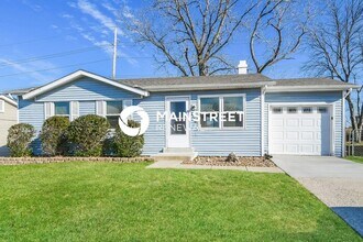 Building Photo - 1716 Springhill Dr