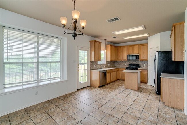 Building Photo - 3016 Fleet Dr