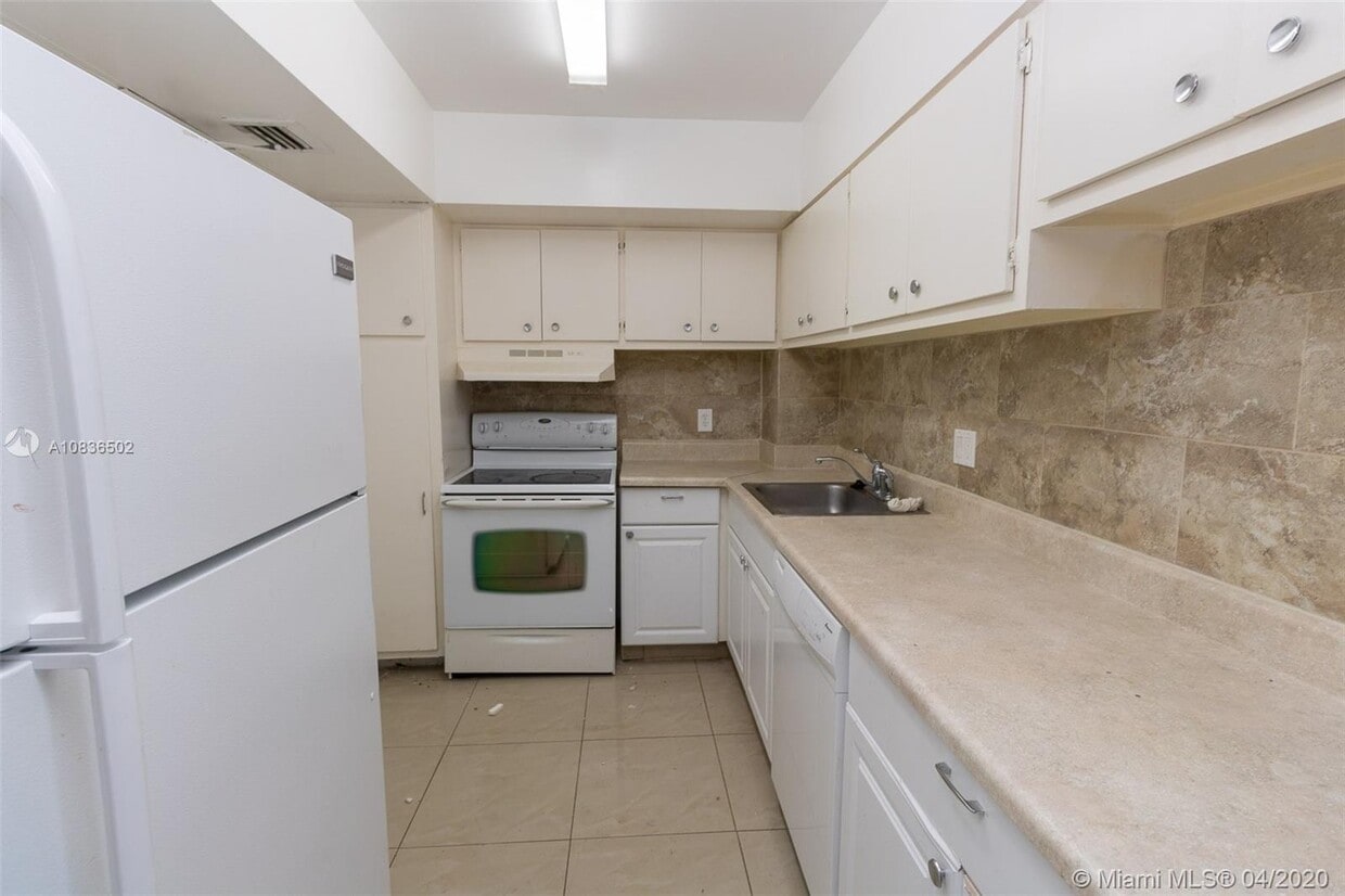 3701 Jackson St Unit 411, Hollywood, FL 33021 Condo for Rent in