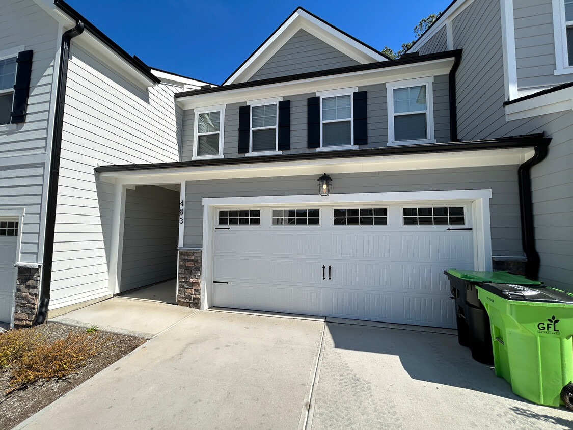 Foto principal - Room in Townhome on Clark Creek Ln