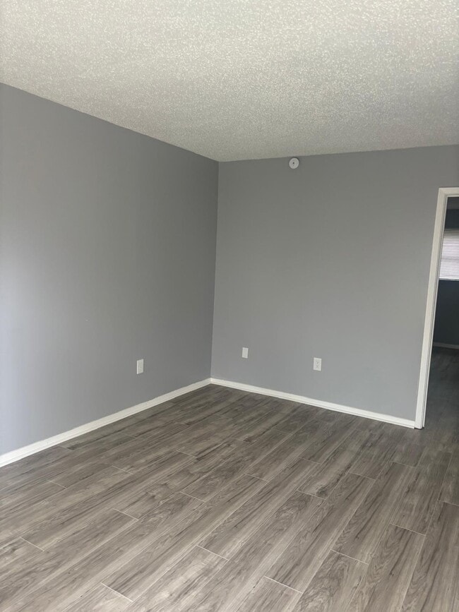 Photo - 1505 N West St Apartment