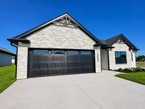 Building Photo - 5309 Makana Ln