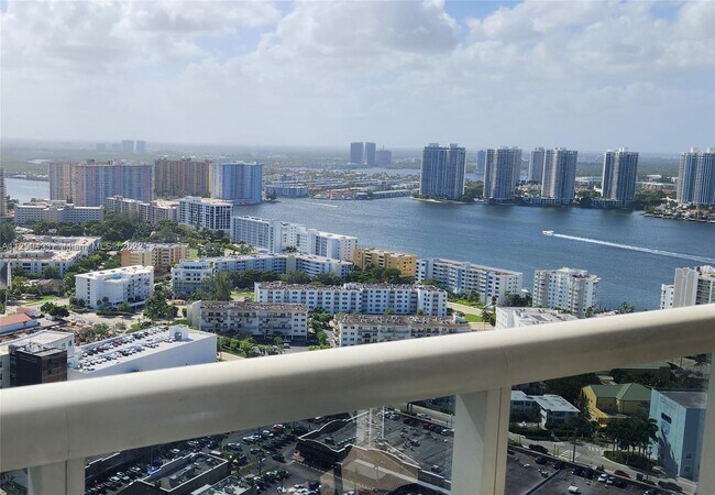 Foto del edificio - 18201 Collins Ave