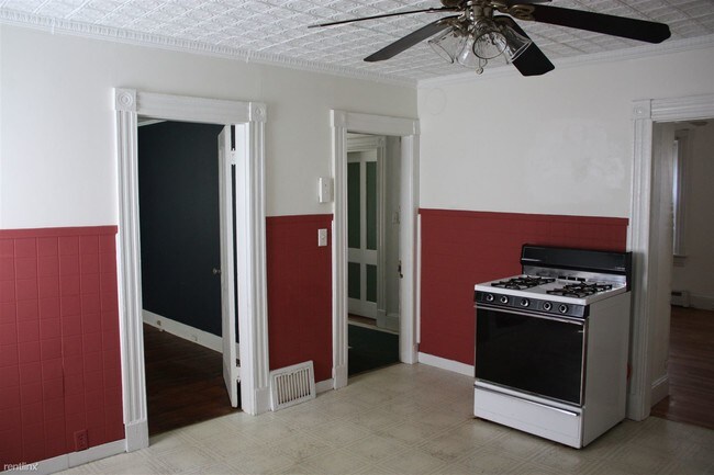 Building Photo - 47 Golden Hill St