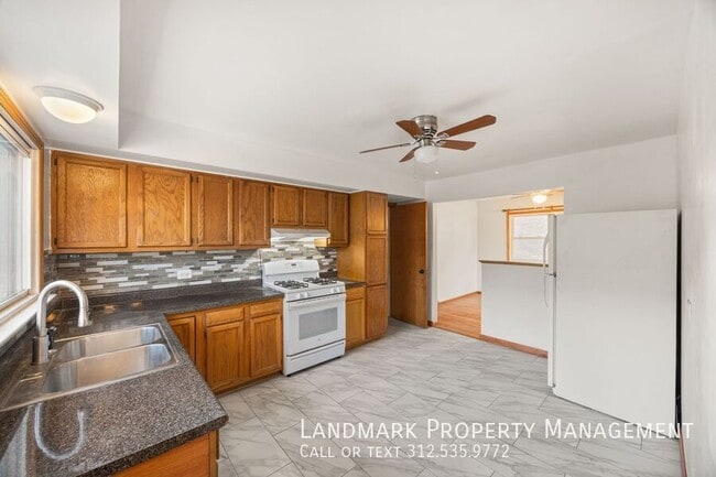 Building Photo - 8206 McVicker Ave