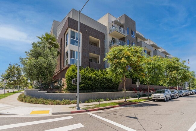 Building Photo - 12655 Bluff Creek Dr