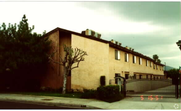 Primary Photo - 222 S 5th Ave