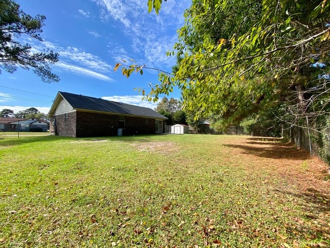 Building Photo - AVAILABLE NOW! (Pet Friendly)