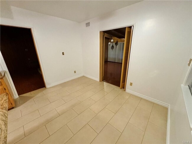 Building Photo - 15909 Vincennes St