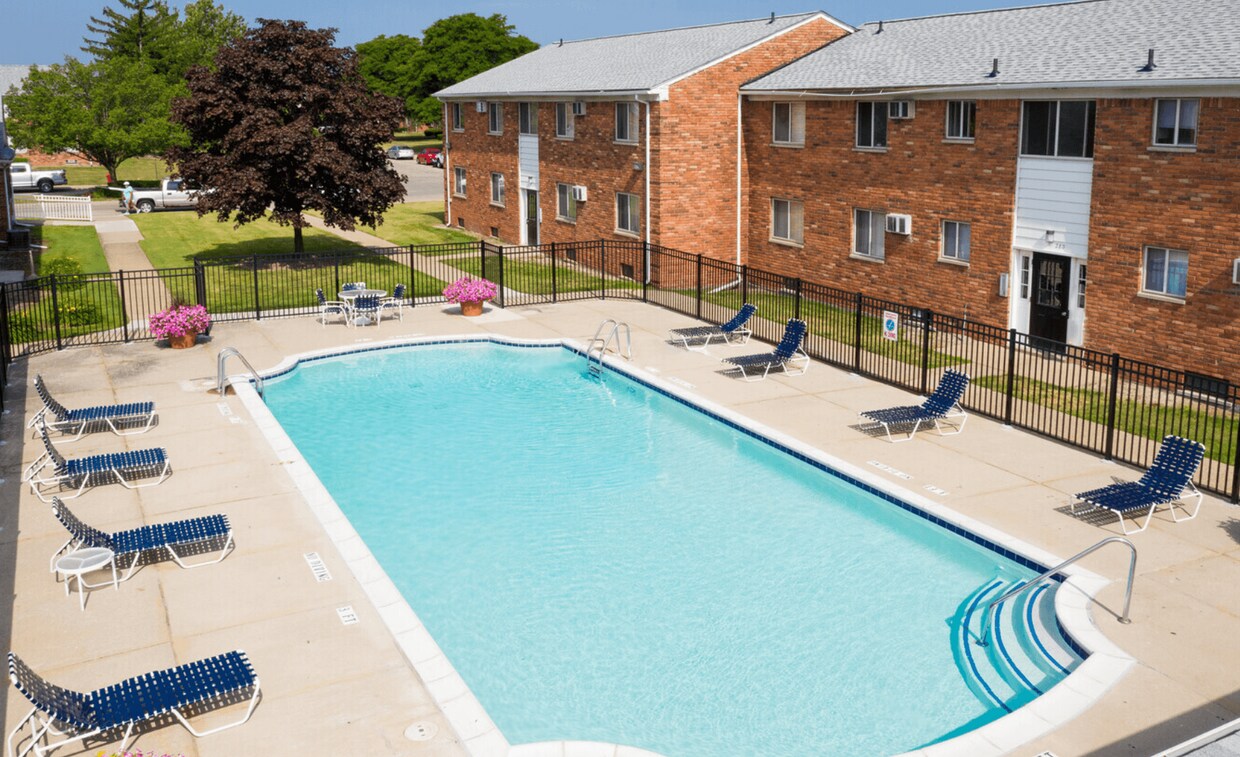 Cherry Hill Village Apartments in Dearborn Heights, MI