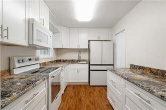 Building Photo - 330 Winding River Dr