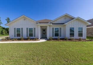 Building Photo - 501 Huller Ave