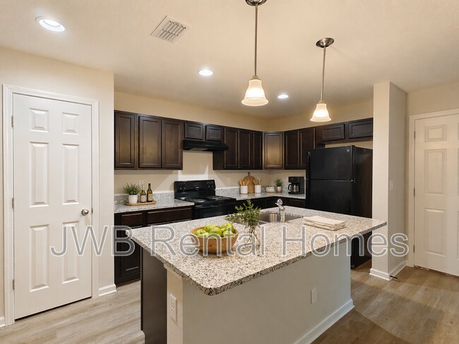 Foto del edificio - 8006 Dandy Ave