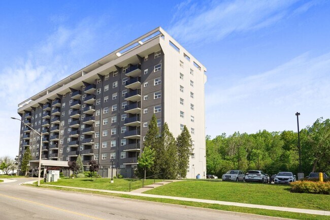 Photo du bâtiment - Doral Tower Apartments