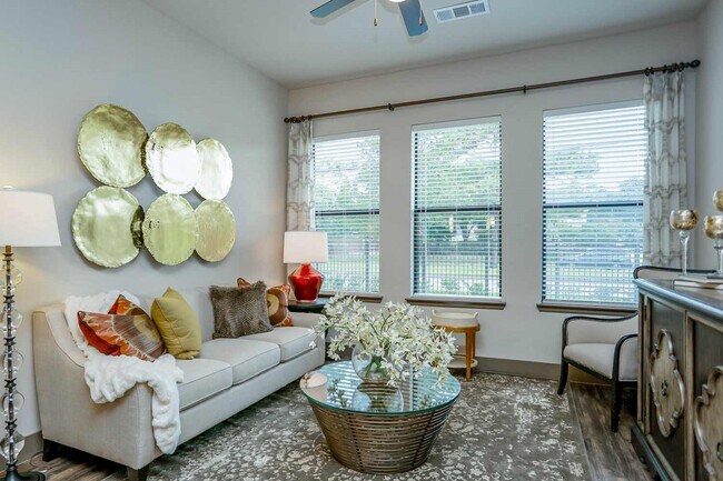 Building Photo - 2033 S Gessner Rd