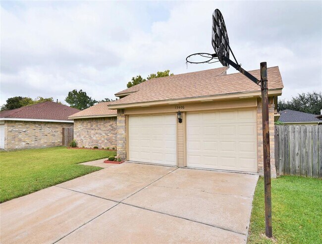 Building Photo - 15406 Wildwood Glen Dr