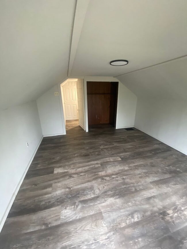 Building Photo - Newly remodeled 3 bedroom house