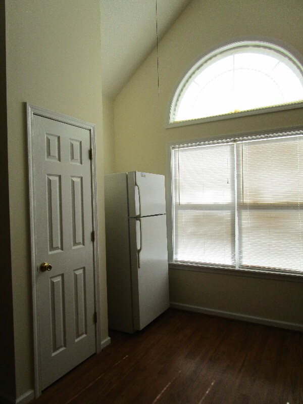 Foto del edificio - 1034 Scotland Rd