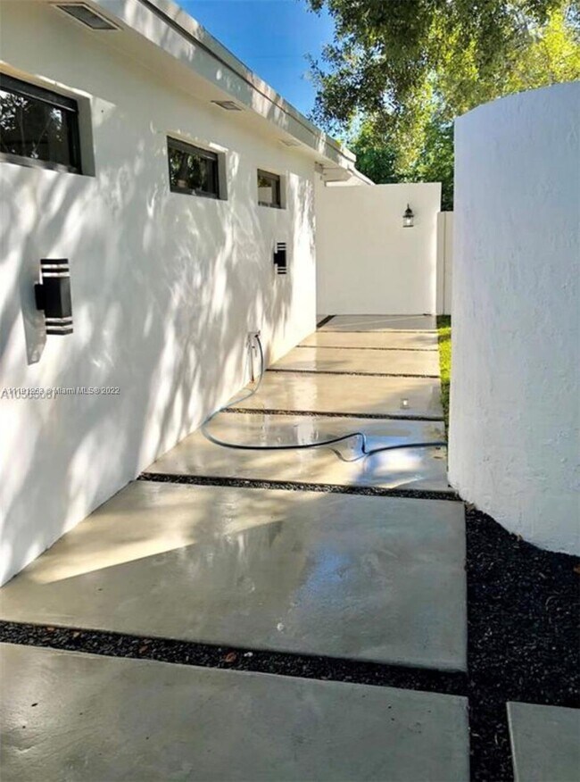 Building Photo - 6440 SW 81st St