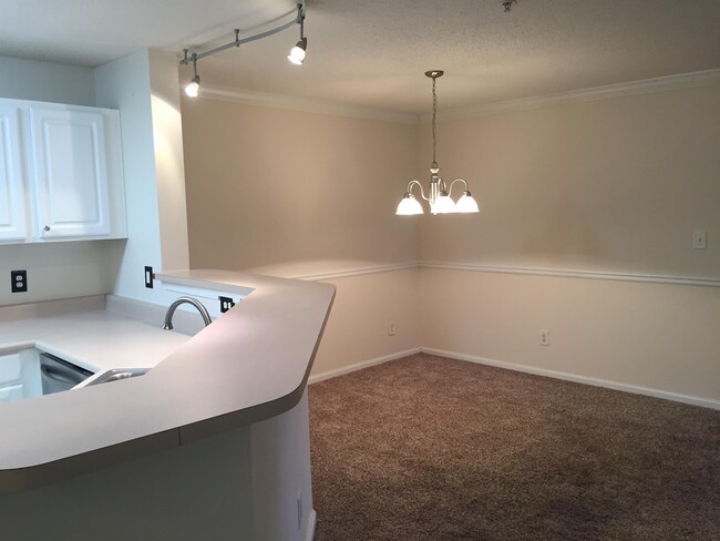 Building Photo - 1302 Walden Park Dr
