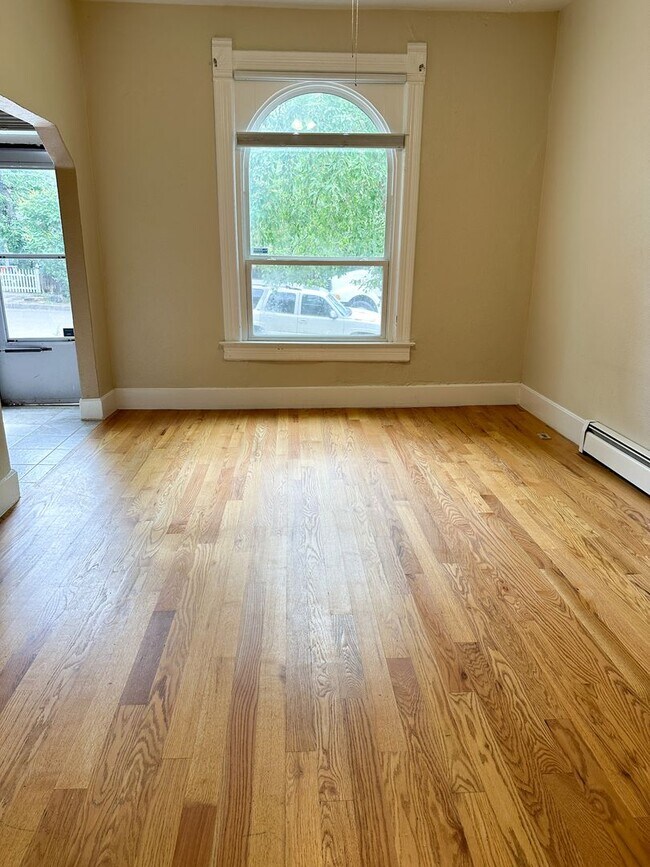 Foto del edificio - Adorable Sloan's Half Duplex