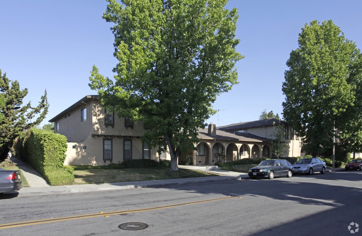 Building Photo - 935 Azure St