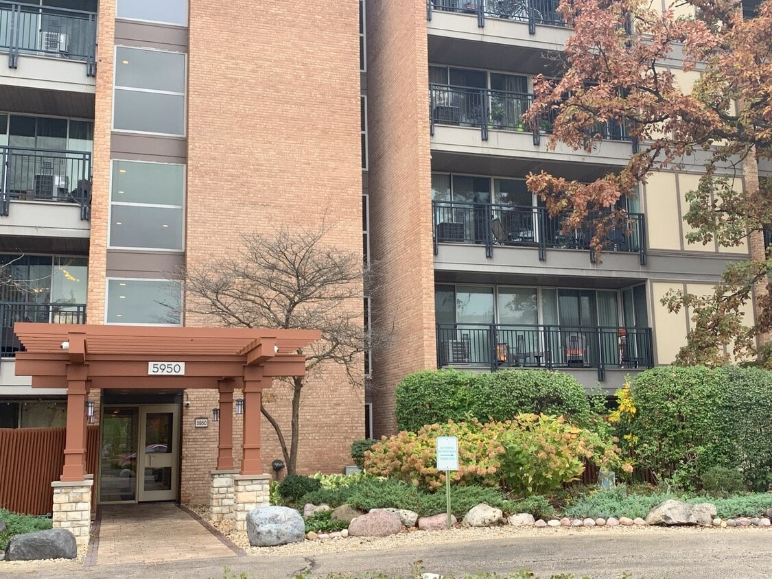 5950 Oakwood Dr Unit 5A, Lisle, IL 60532 Condo for Rent in Lisle, IL