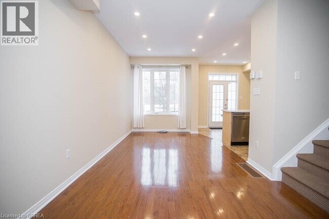 Photo du bâtiment - 21 Diana Ave