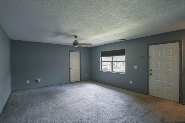 Building Photo - 94 Windtree Ln