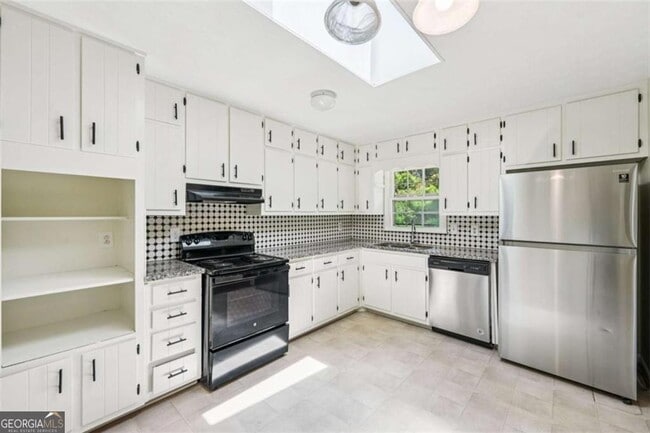 Building Photo - 498 Cole Dr SW
