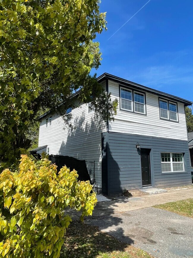 Foto del edificio - Charming Upstairs 2/1 - Available Now!