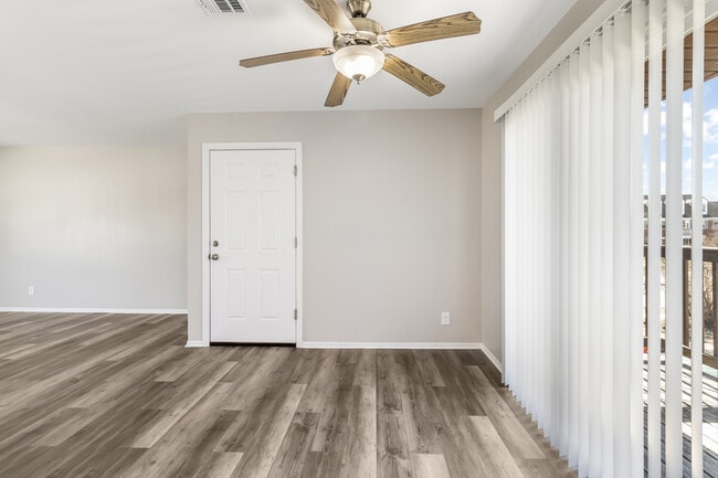 Foto del edificio - 1344 Camden Way