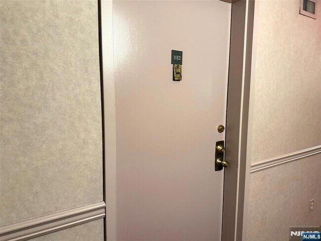 Foto del edificio - 160 Overlook Ave