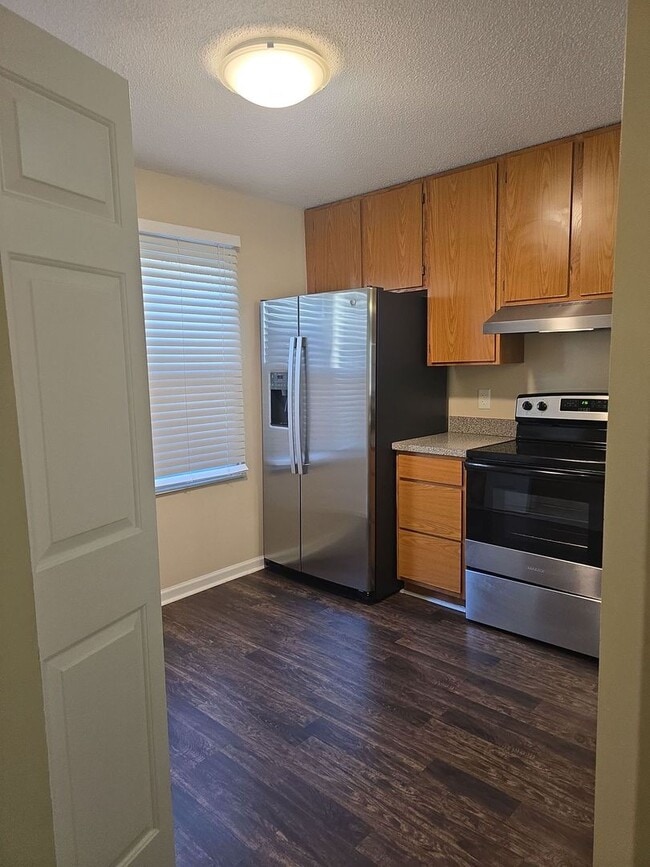 Building Photo - Preleasing for 2026!