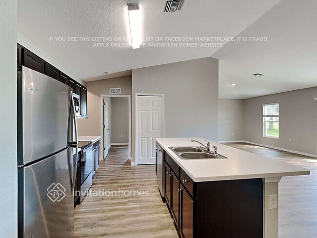 Foto del edificio - 433 NW 3rd Ln