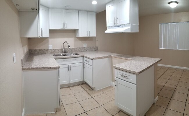 Foto del edificio - 8541 1/2 Rose St