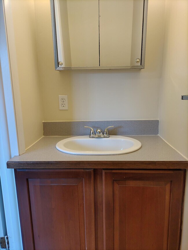 1st floor half bath - 2400 Echo Valley Dr