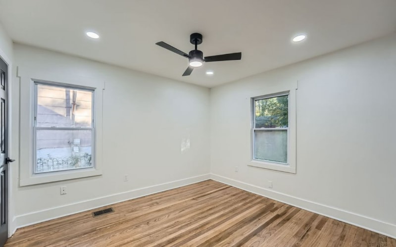 Photo - 1866 Thompson Ave