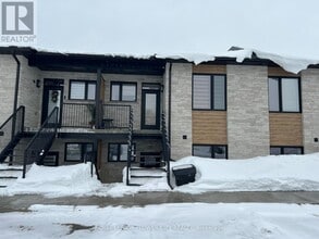 Building Photo - 440 Wellington St E