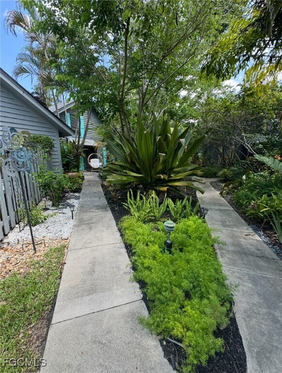 Building Photo - 1269 Solana Rd