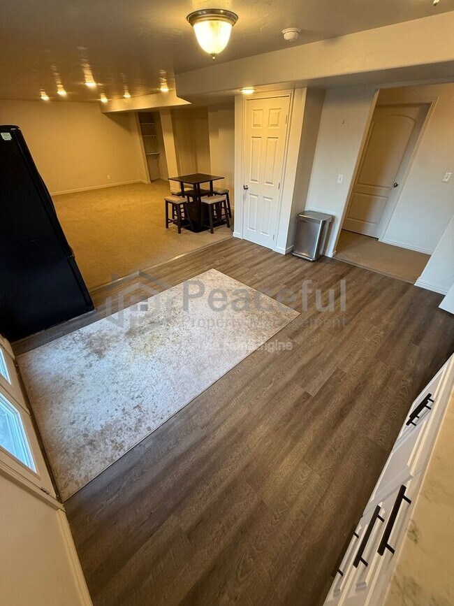 Foto del edificio - 5386 Emmeline Dr
